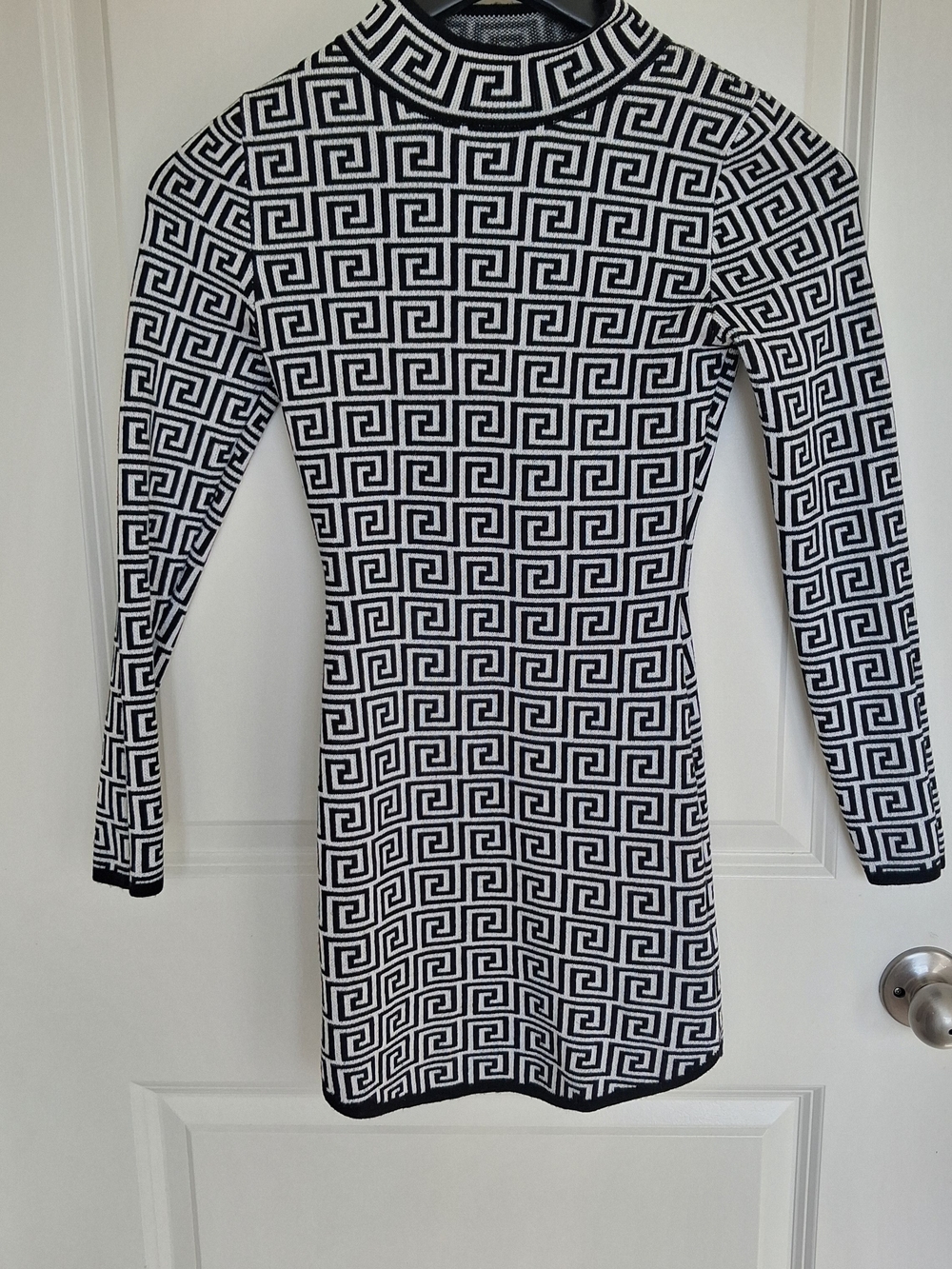 Black & White Geometric Long Sleeve Bodycon Dress
